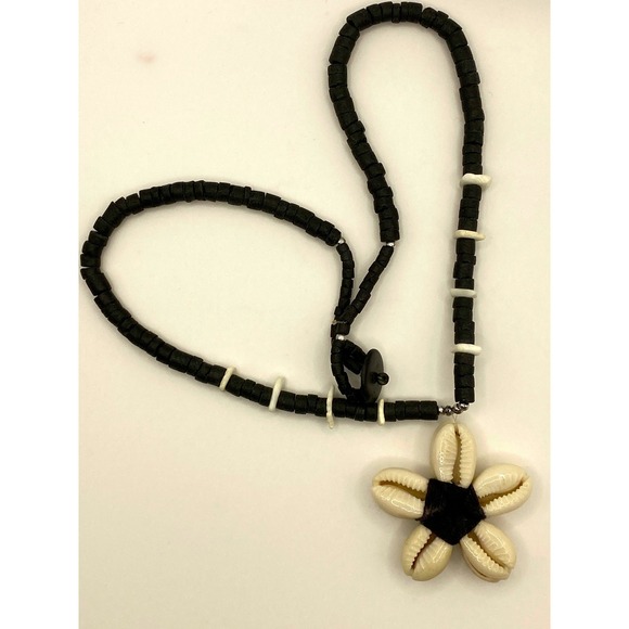 Vintage Cowrie Shell Flower Necklace Black Beads Boho Beach Festival Surfer - Picture 1 of 10